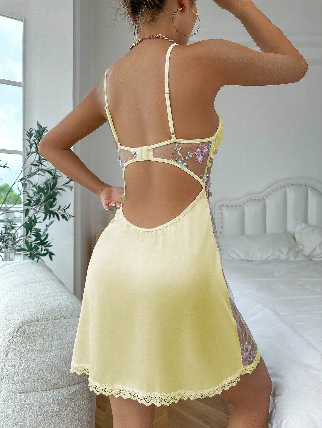 Chemise de Nuit en Dentelle Sexy - Élégance et Séduction